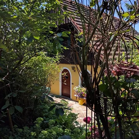 Holiday home Ferienhaus Pfarrerweinzerl In Absoluter Ruhelage Mit Pool Kitzeck im Sausal